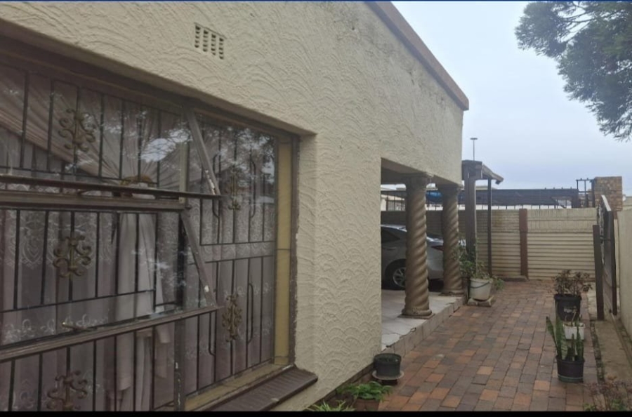 3 Bedroom Property for Sale in Mashimong Gauteng