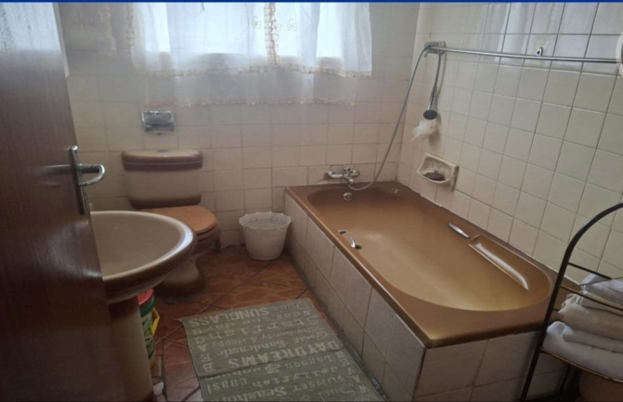3 Bedroom Property for Sale in Mashimong Gauteng