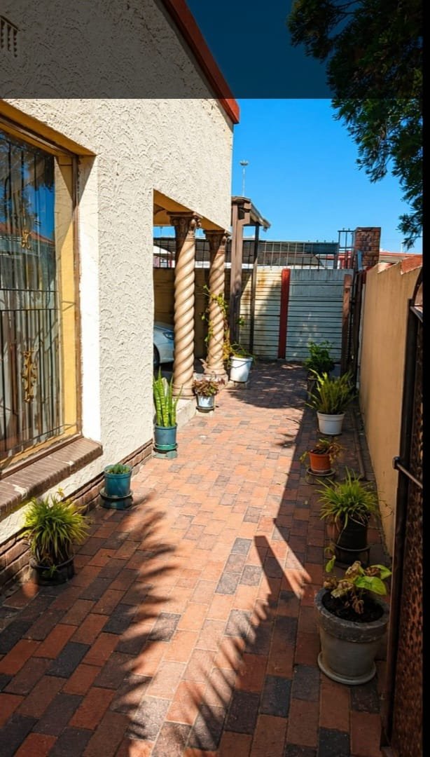 3 Bedroom Property for Sale in Mashimong Gauteng