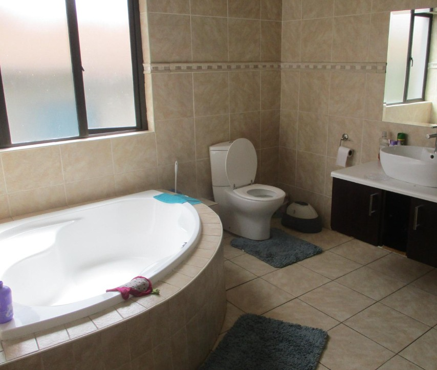 3 Bedroom Property for Sale in Kosmosdal Gauteng