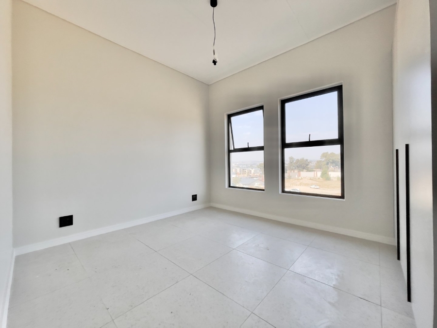 To Let 3 Bedroom Property for Rent in The Polofields Gauteng