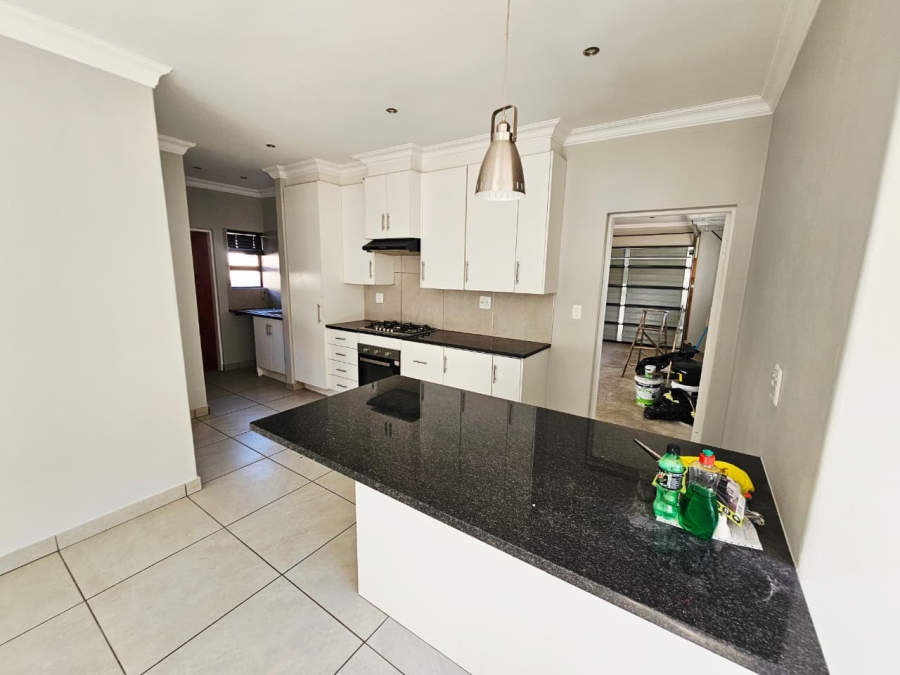 3 Bedroom Property for Sale in Heuwelsig Estate Gauteng