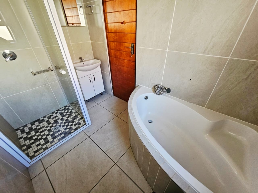 3 Bedroom Property for Sale in Heuwelsig Estate Gauteng