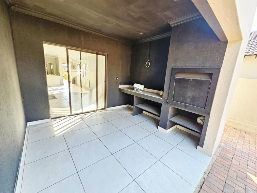 3 Bedroom Property for Sale in Heuwelsig Estate Gauteng