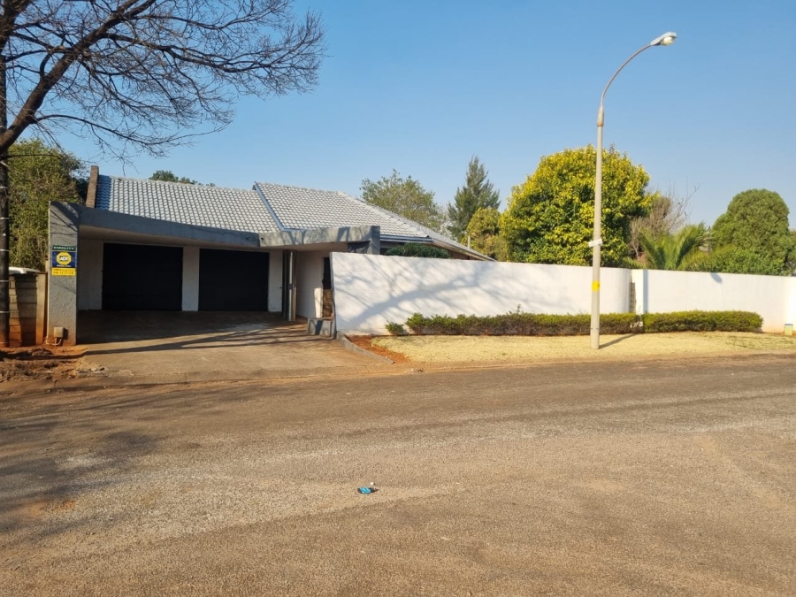 To Let 3 Bedroom Property for Rent in Dawn Park Gauteng