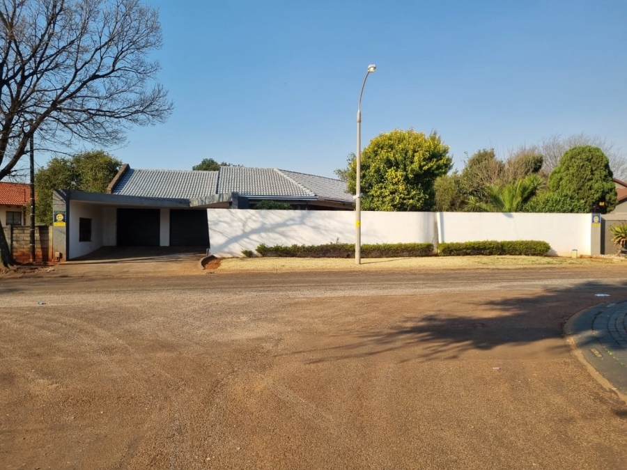 To Let 3 Bedroom Property for Rent in Dawn Park Gauteng