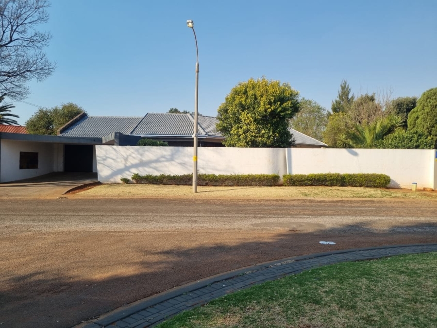 To Let 3 Bedroom Property for Rent in Dawn Park Gauteng