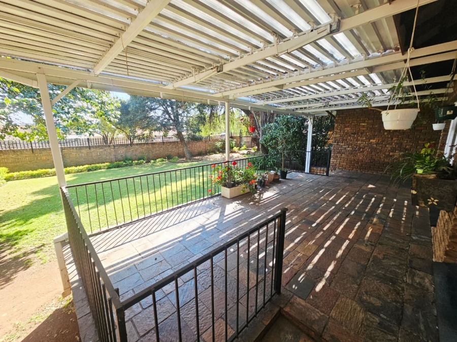 4 Bedroom Property for Sale in Wierda Park Gauteng