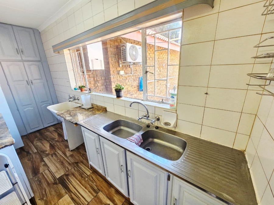 4 Bedroom Property for Sale in Wierda Park Gauteng