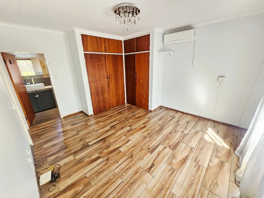 4 Bedroom Property for Sale in Wierda Park Gauteng