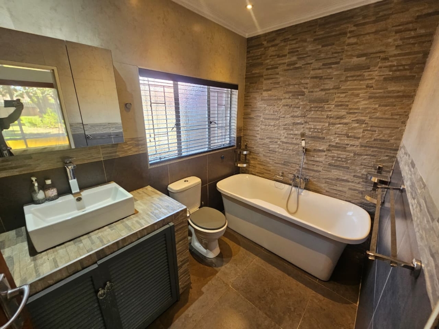 4 Bedroom Property for Sale in Wierda Park Gauteng