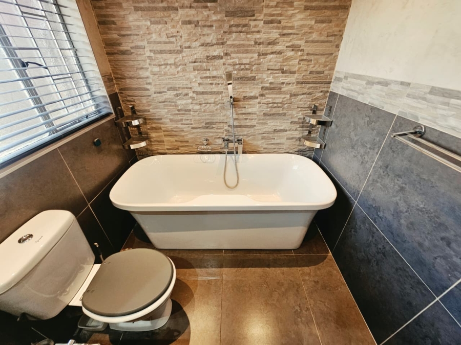 4 Bedroom Property for Sale in Wierda Park Gauteng