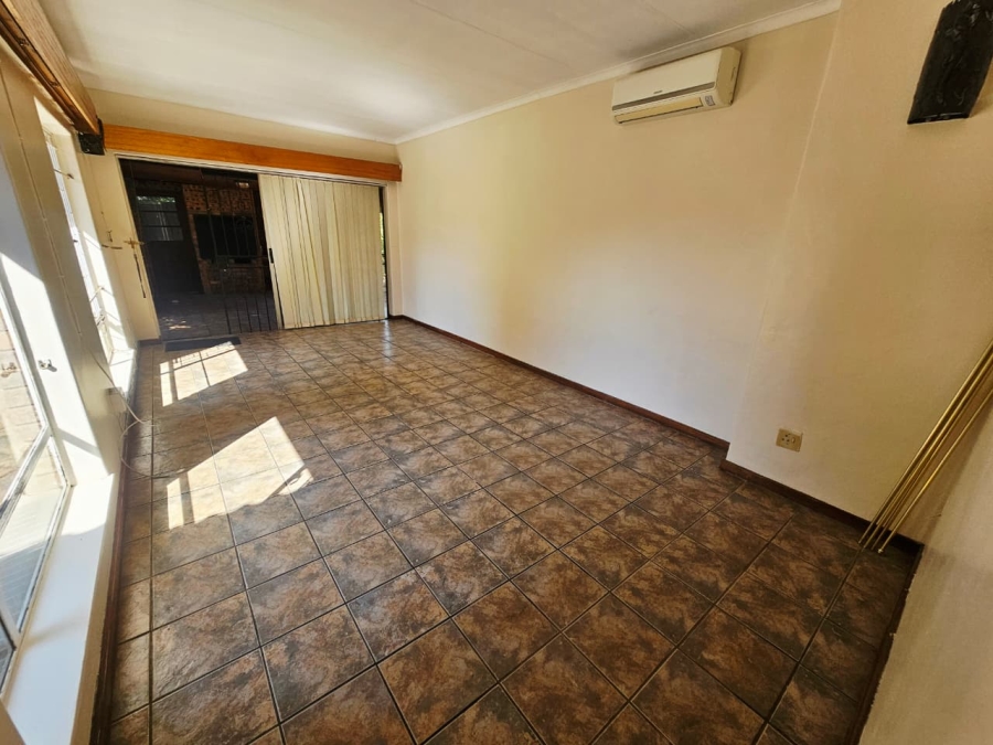 4 Bedroom Property for Sale in Wierda Park Gauteng