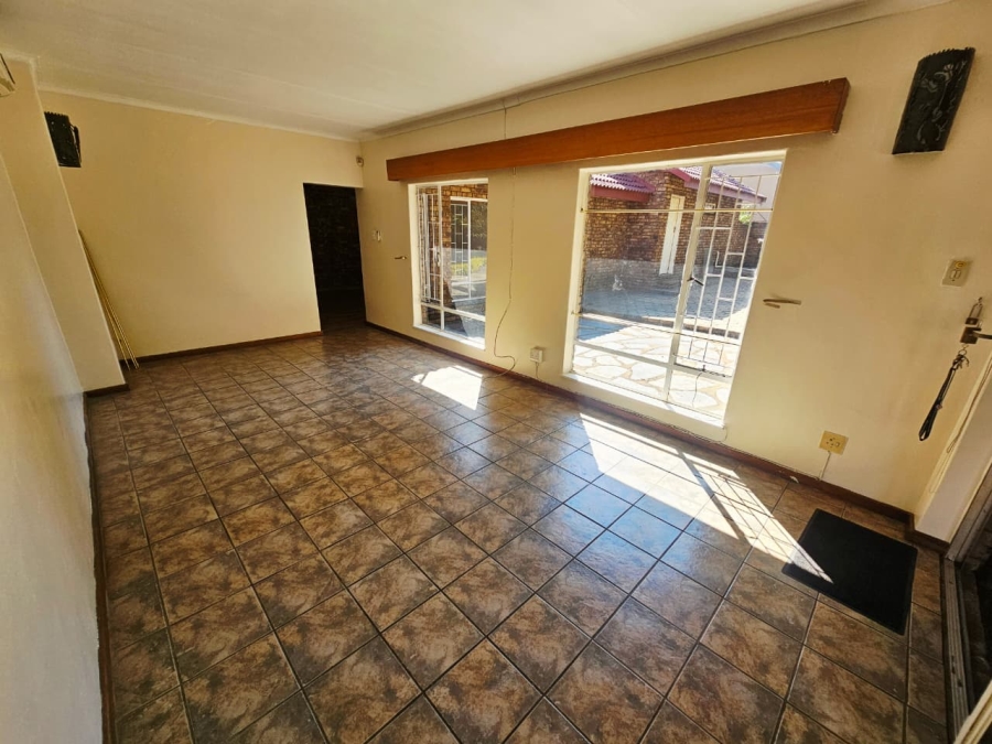 4 Bedroom Property for Sale in Wierda Park Gauteng