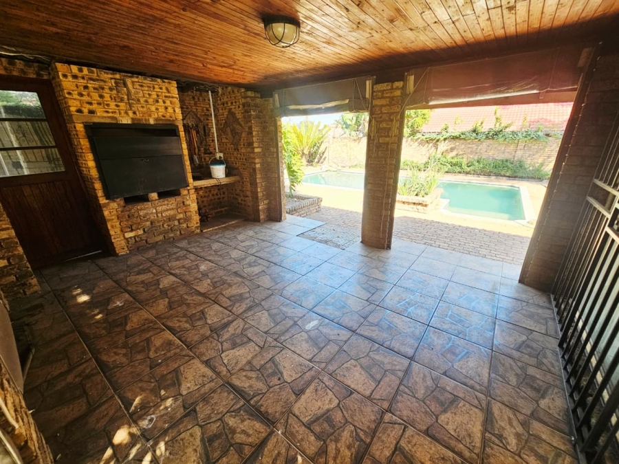 4 Bedroom Property for Sale in Wierda Park Gauteng
