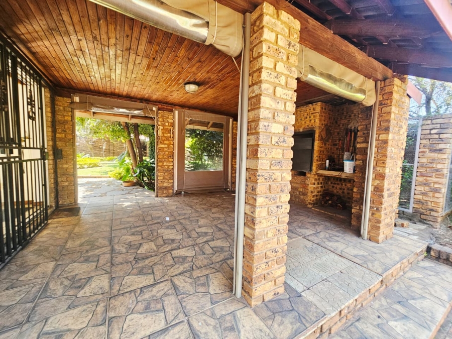4 Bedroom Property for Sale in Wierda Park Gauteng