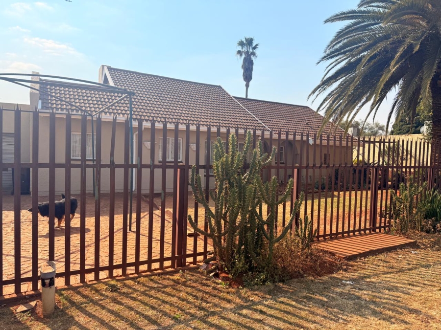 3 Bedroom Property for Sale in Rondebult Gauteng