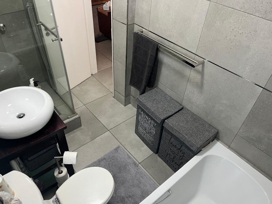 1 Bedroom Property for Sale in Lonehill Gauteng