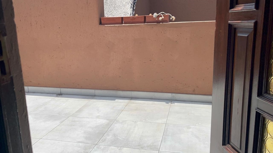 1 Bedroom Property for Sale in Lonehill Gauteng