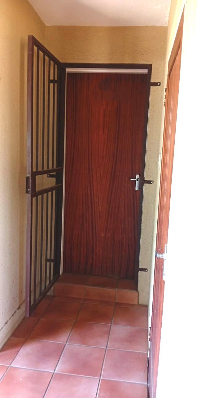 2 Bedroom Property for Sale in Goedeburg Gauteng
