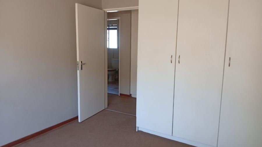 2 Bedroom Property for Sale in Goedeburg Gauteng