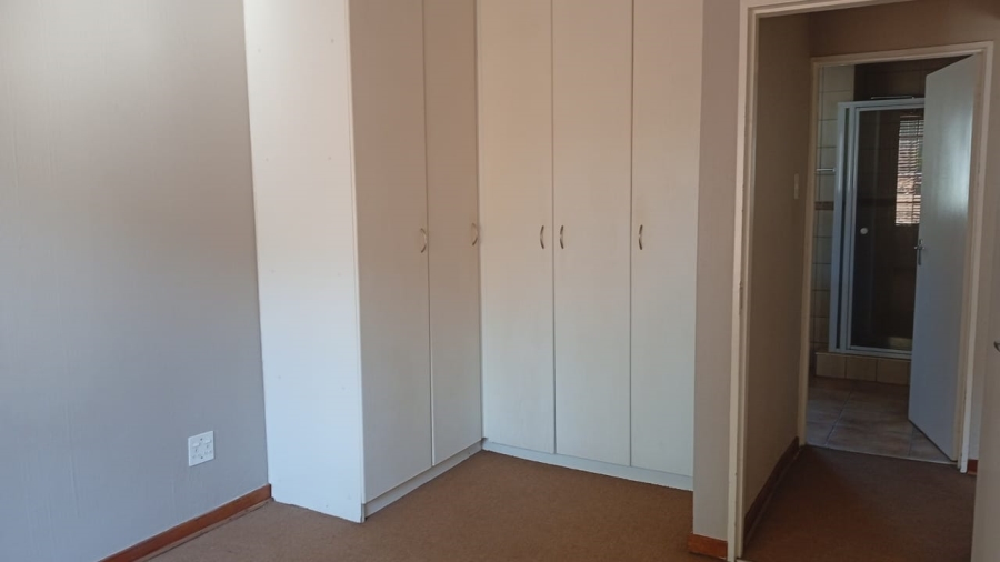 2 Bedroom Property for Sale in Goedeburg Gauteng