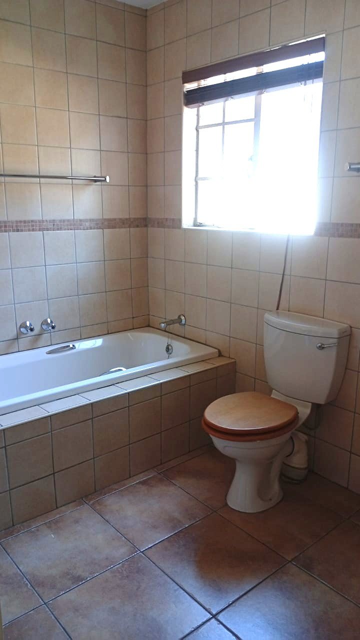 2 Bedroom Property for Sale in Goedeburg Gauteng