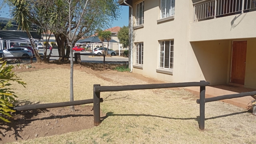 2 Bedroom Property for Sale in Goedeburg Gauteng