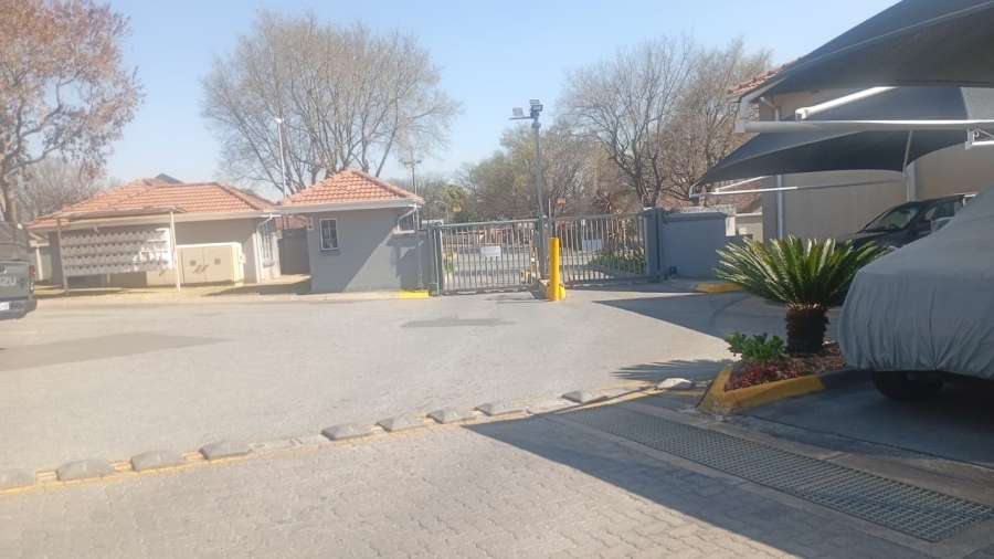 2 Bedroom Property for Sale in Goedeburg Gauteng