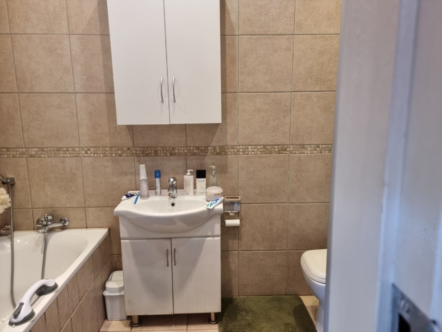 7 Bedroom Property for Sale in Meyerspark Gauteng