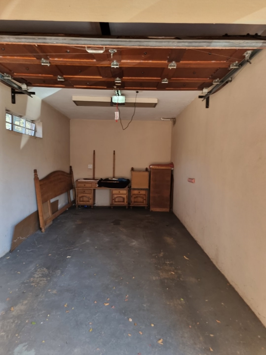 7 Bedroom Property for Sale in Meyerspark Gauteng