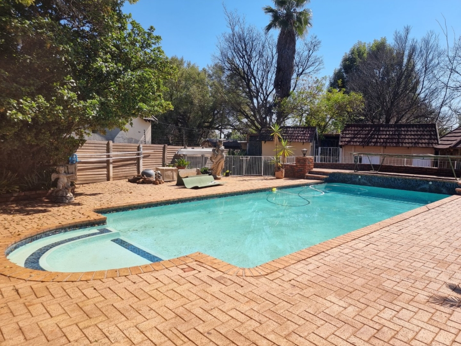 7 Bedroom Property for Sale in Meyerspark Gauteng