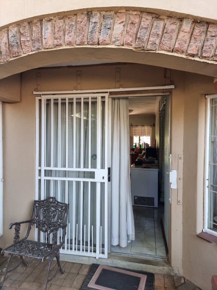 7 Bedroom Property for Sale in Meyerspark Gauteng