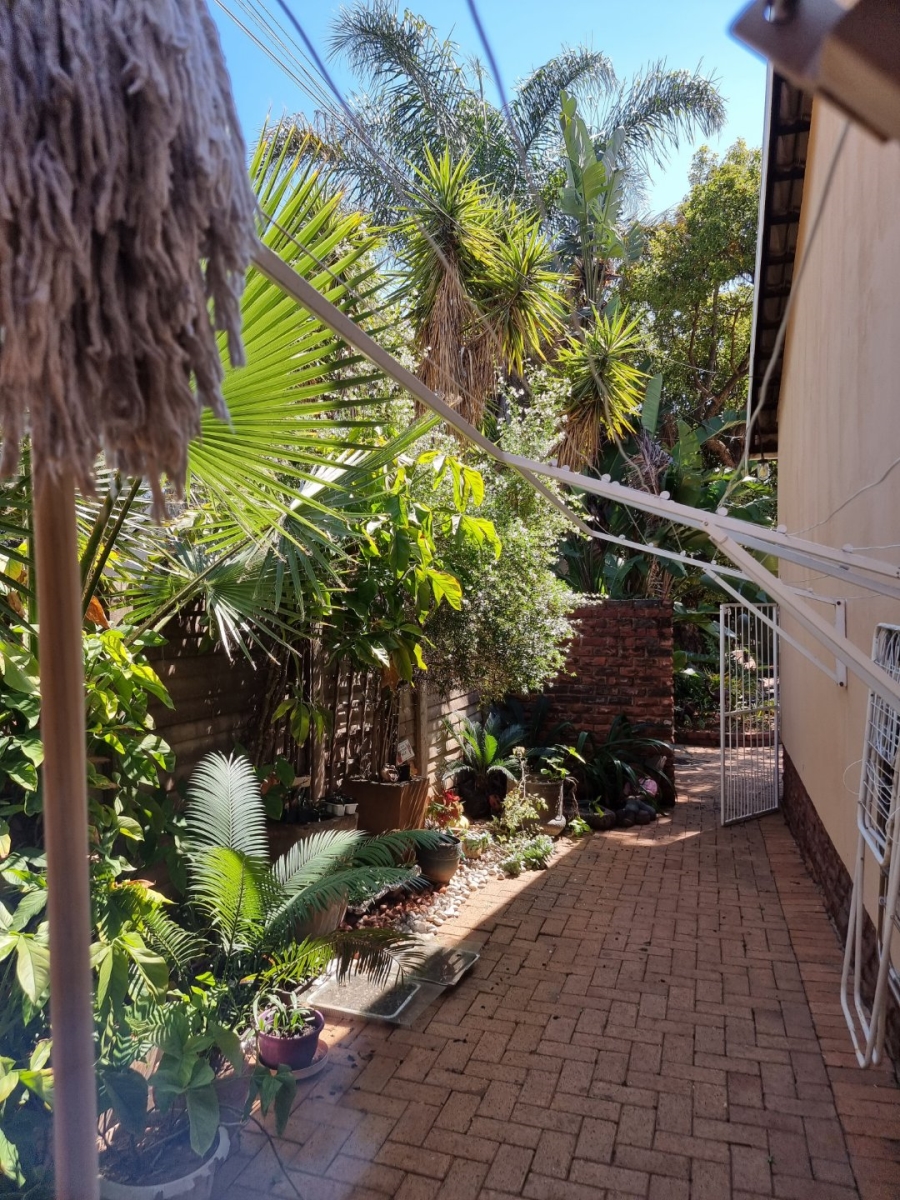 7 Bedroom Property for Sale in Meyerspark Gauteng