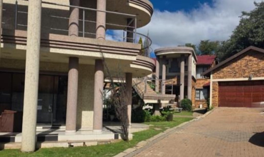 5 Bedroom Property for Sale in Meredale Gauteng