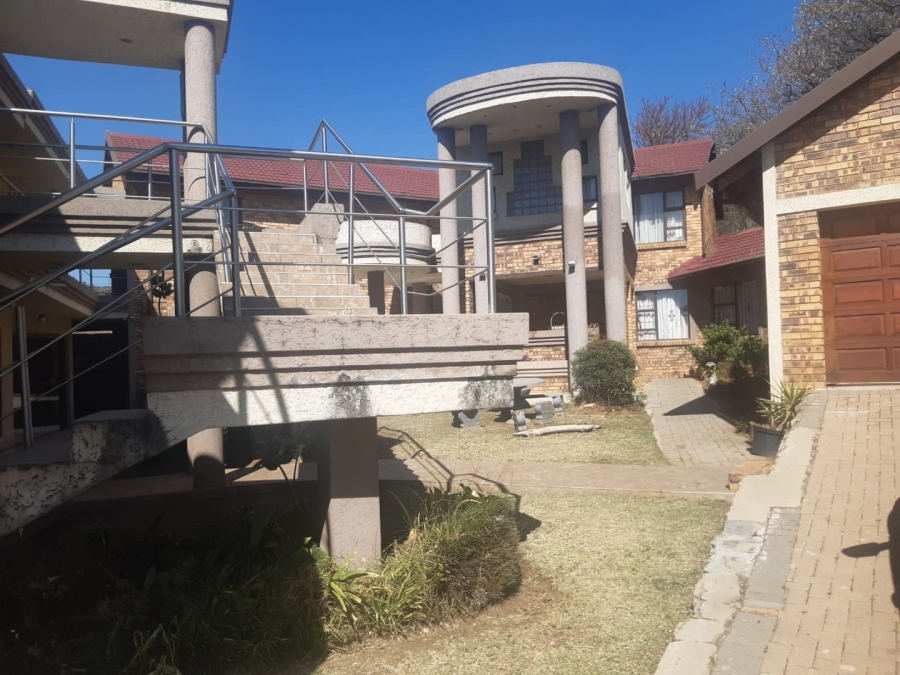 5 Bedroom Property for Sale in Meredale Gauteng