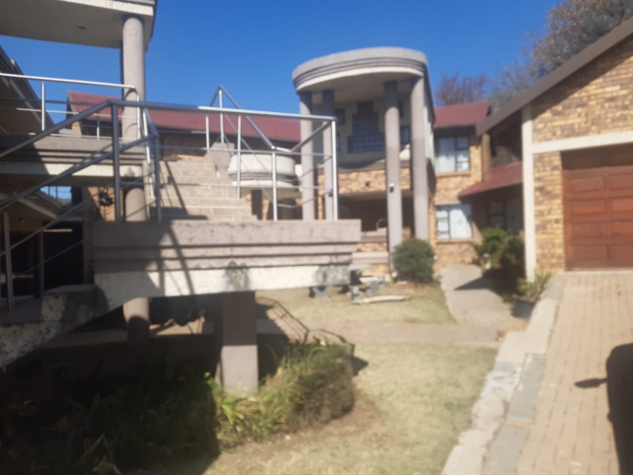 5 Bedroom Property for Sale in Meredale Gauteng