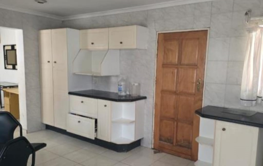 5 Bedroom Property for Sale in Meredale Gauteng