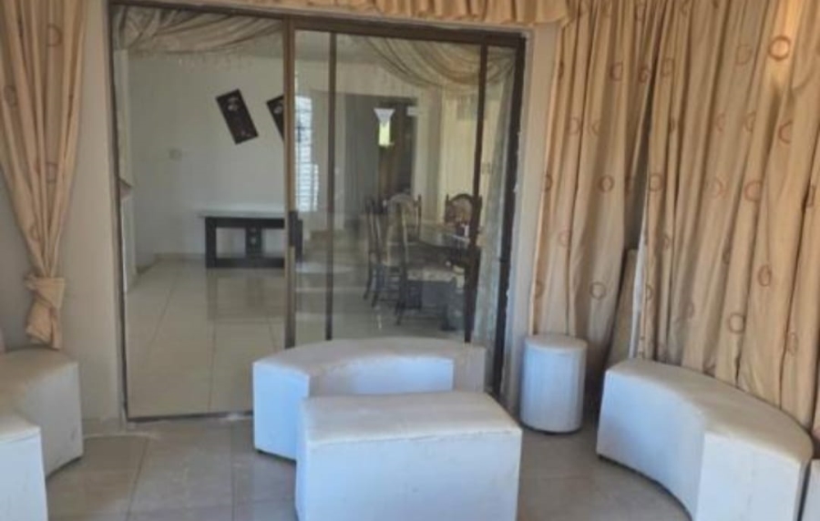 5 Bedroom Property for Sale in Meredale Gauteng