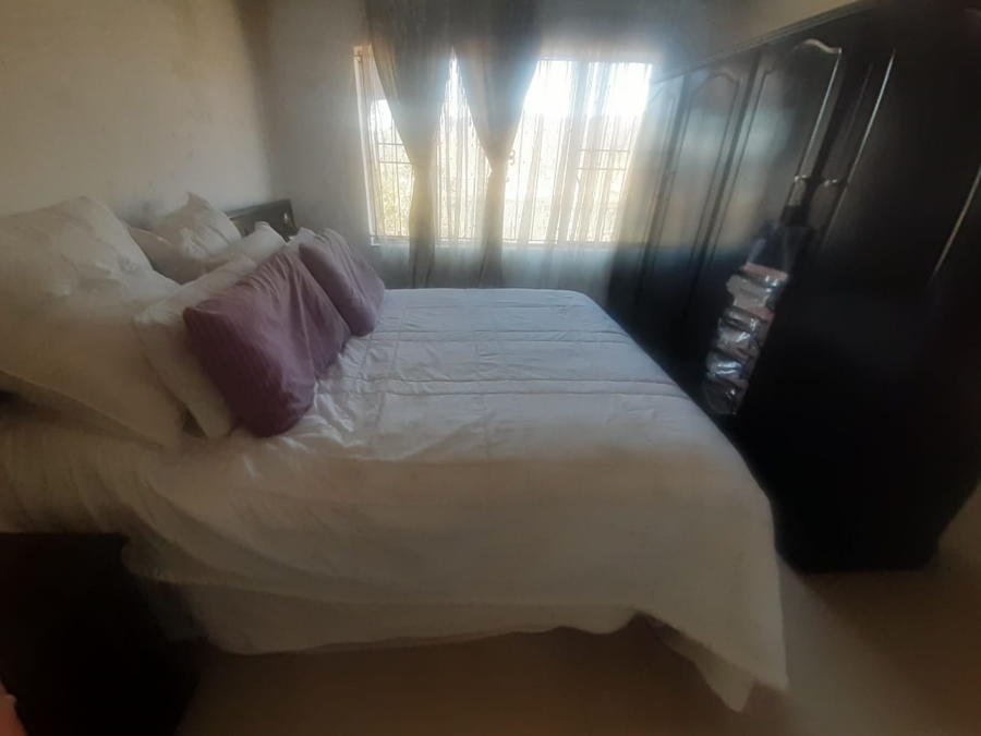 5 Bedroom Property for Sale in Meredale Gauteng