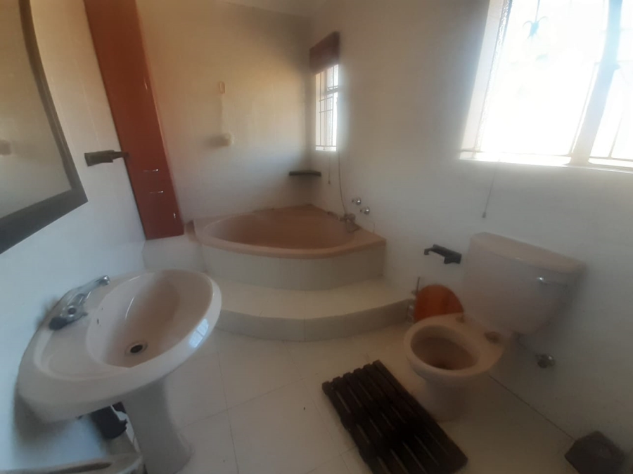 5 Bedroom Property for Sale in Meredale Gauteng