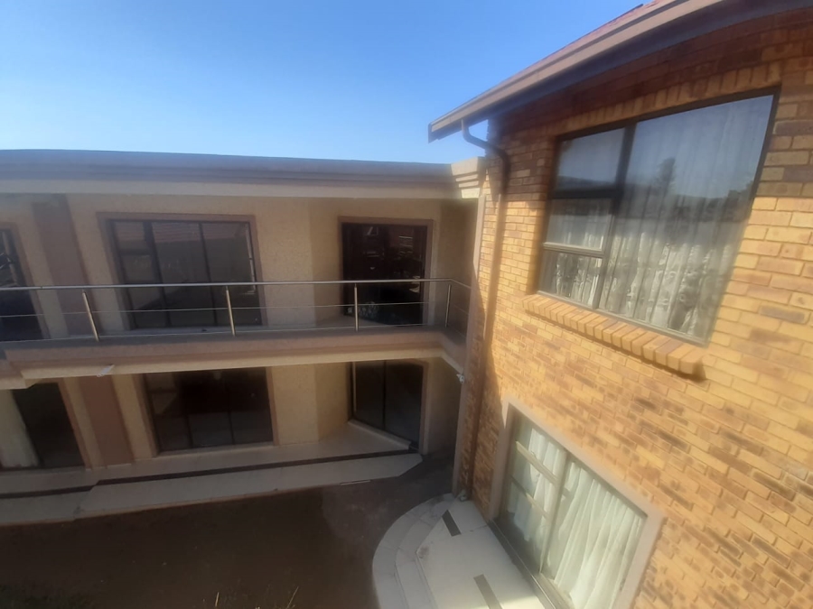5 Bedroom Property for Sale in Meredale Gauteng