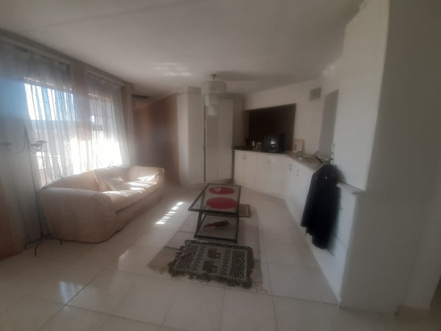 5 Bedroom Property for Sale in Meredale Gauteng