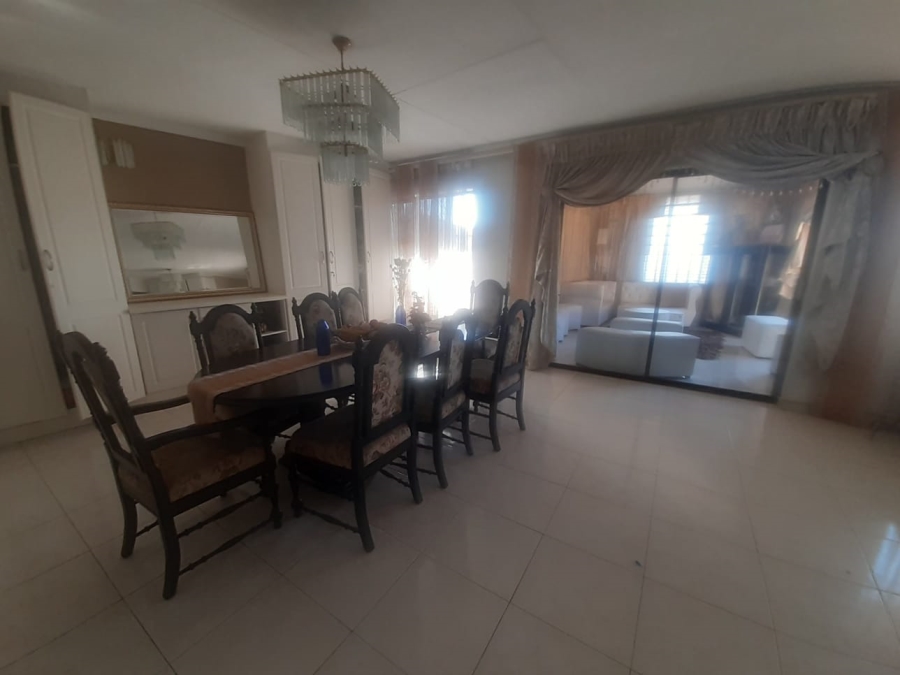 5 Bedroom Property for Sale in Meredale Gauteng