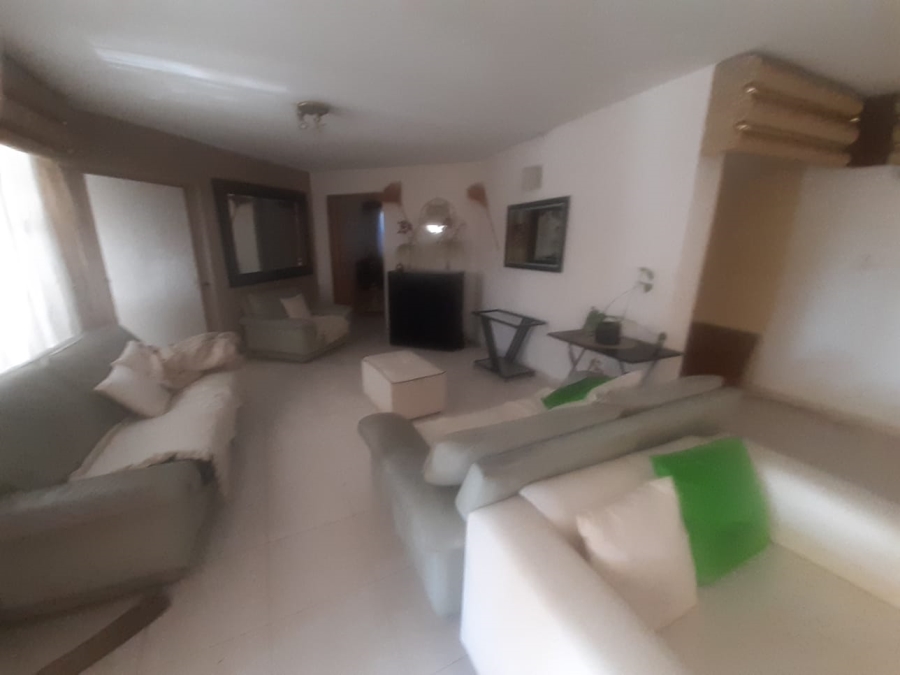 5 Bedroom Property for Sale in Meredale Gauteng