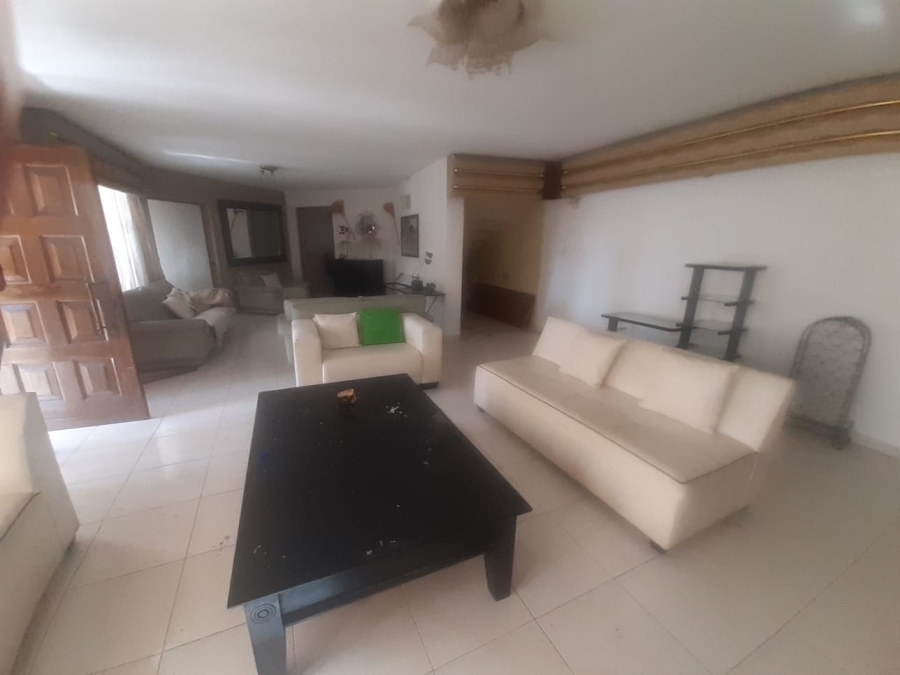 5 Bedroom Property for Sale in Meredale Gauteng
