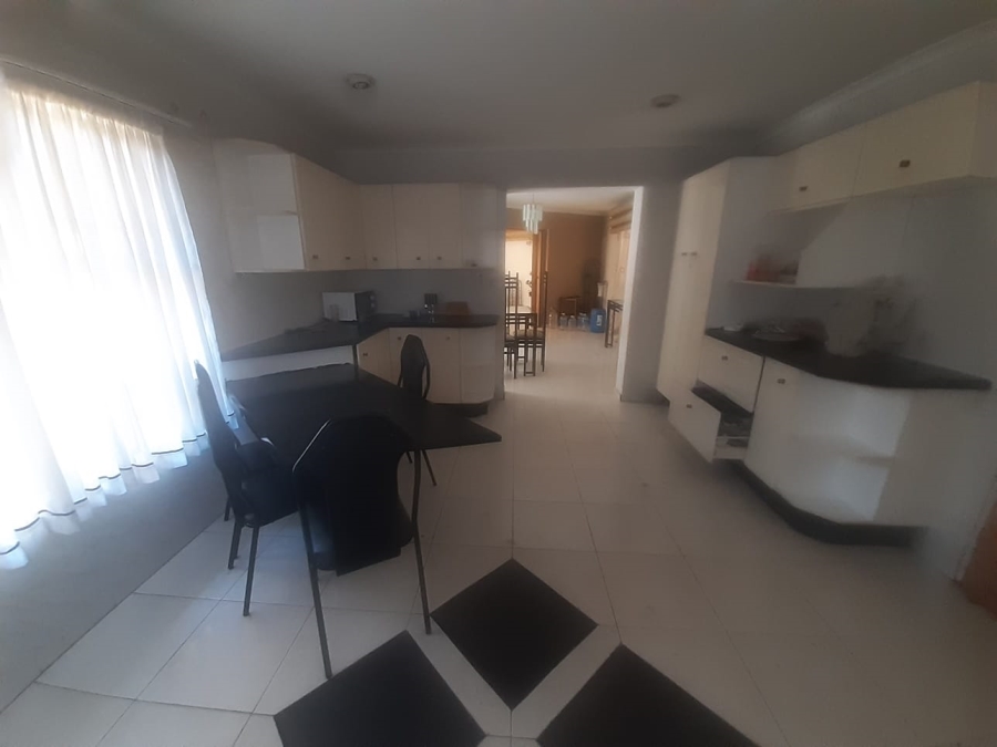 5 Bedroom Property for Sale in Meredale Gauteng