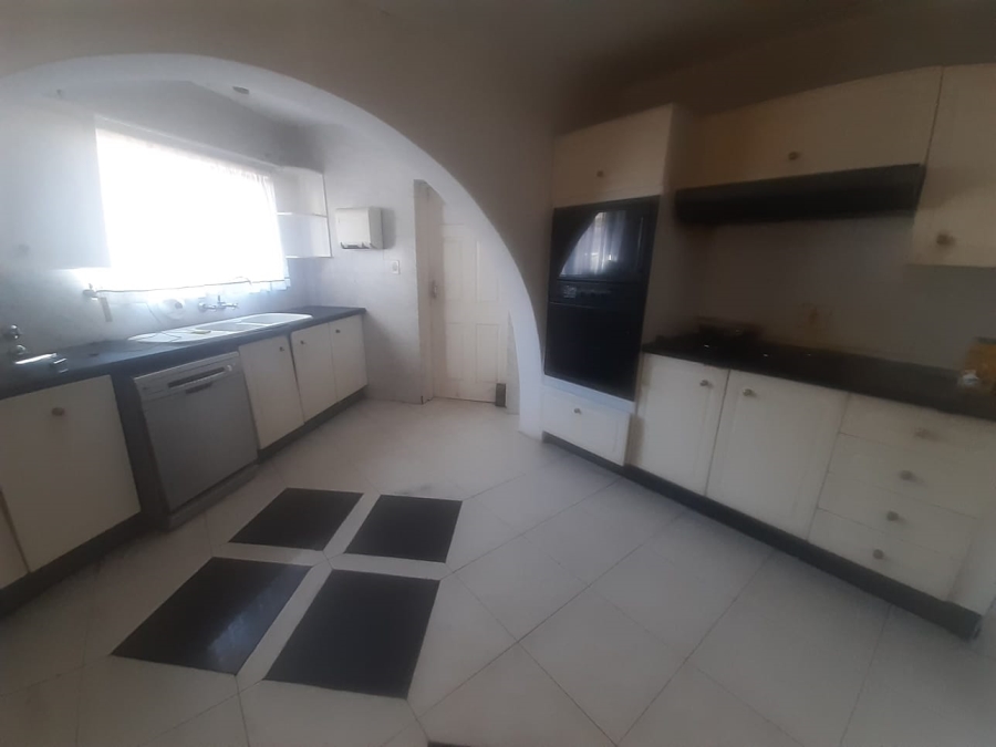 5 Bedroom Property for Sale in Meredale Gauteng