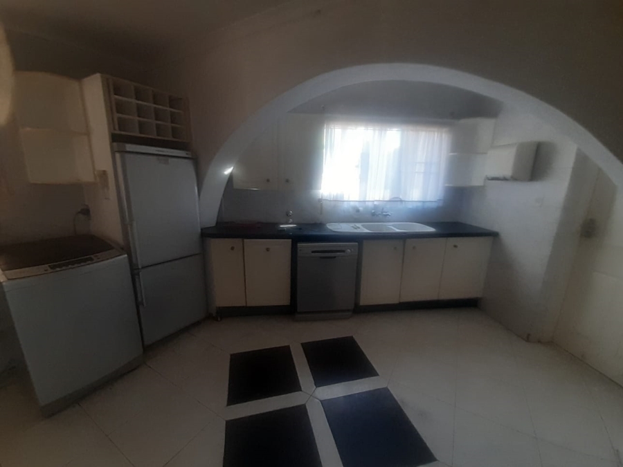 5 Bedroom Property for Sale in Meredale Gauteng