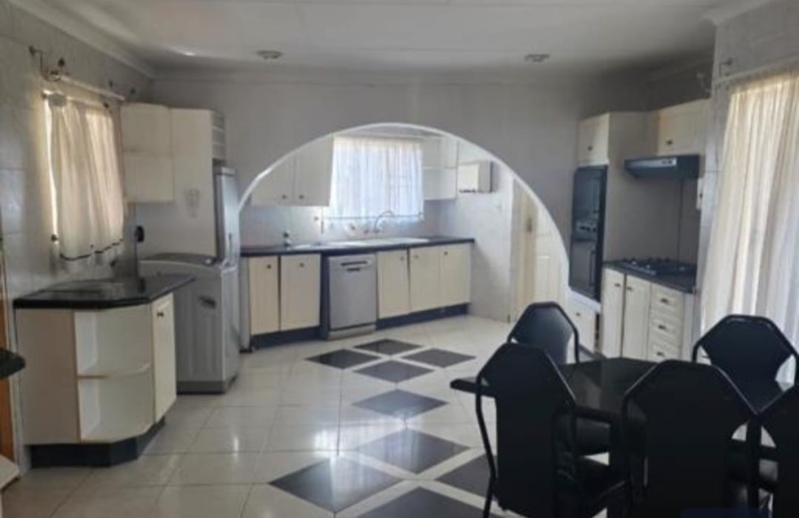 5 Bedroom Property for Sale in Meredale Gauteng